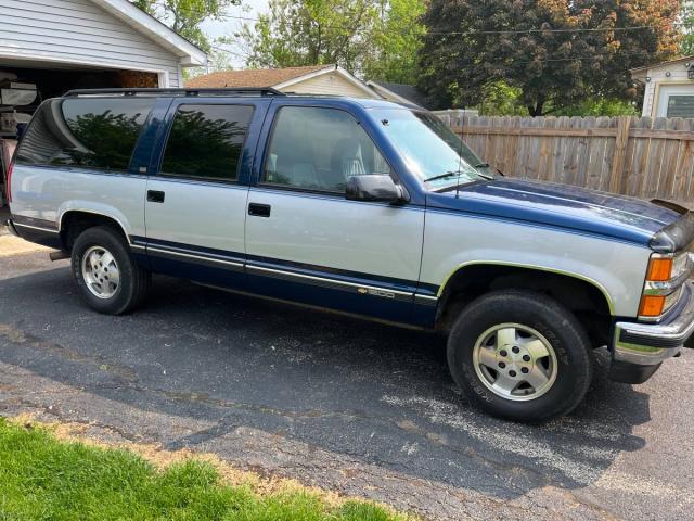 Chevrolet Suburban 1500 4x4 image 2