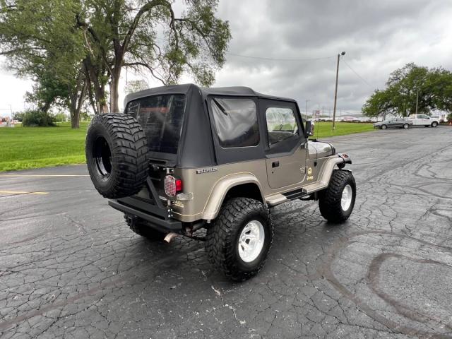 Jeep Wrangler Sahara image 7