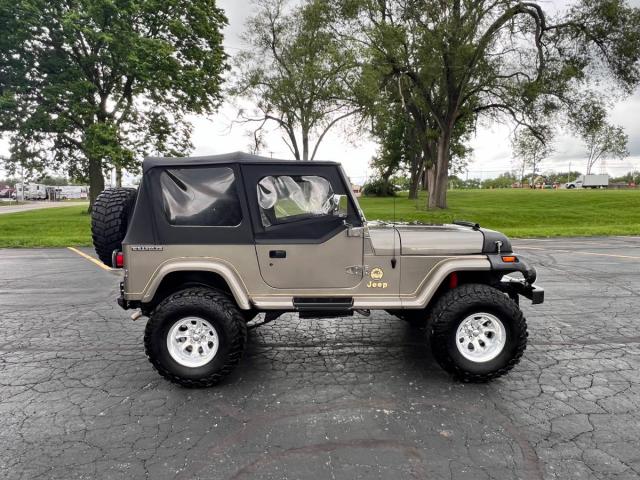 Jeep Wrangler Sahara image 6