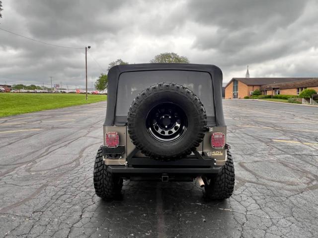 Jeep Wrangler Sahara image 5