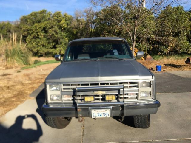 Chevrolet Suburban 2500 4x4 image 2