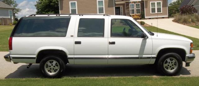 Chevrolet Suburban 1500 image 7