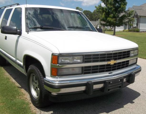 Chevrolet Suburban 1500 image 4