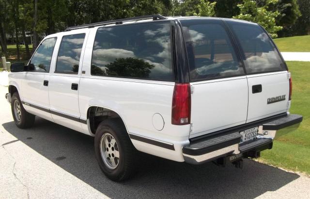 Chevrolet Suburban 1500 image 6
