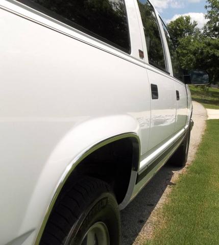 Chevrolet Suburban 1500 image 1