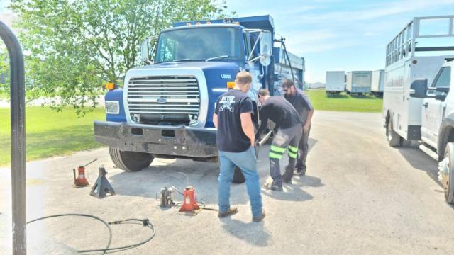 Ford L9000 Diesel image 4