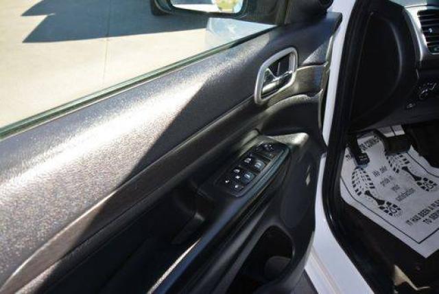 Jeep Grand Cherokee image 4