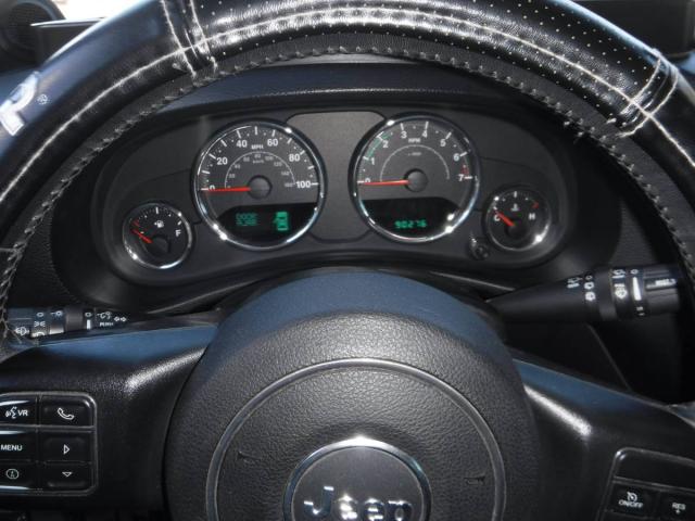Jeep Wrangler 4x4 image 2