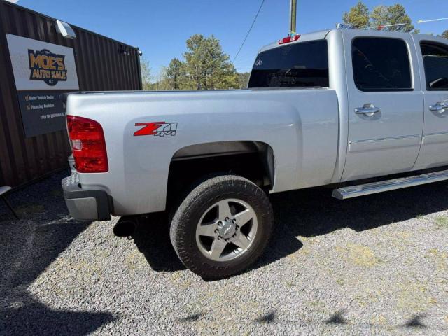 Chevrolet Silverado 2500 Hd Crew Cab Diesel image 2