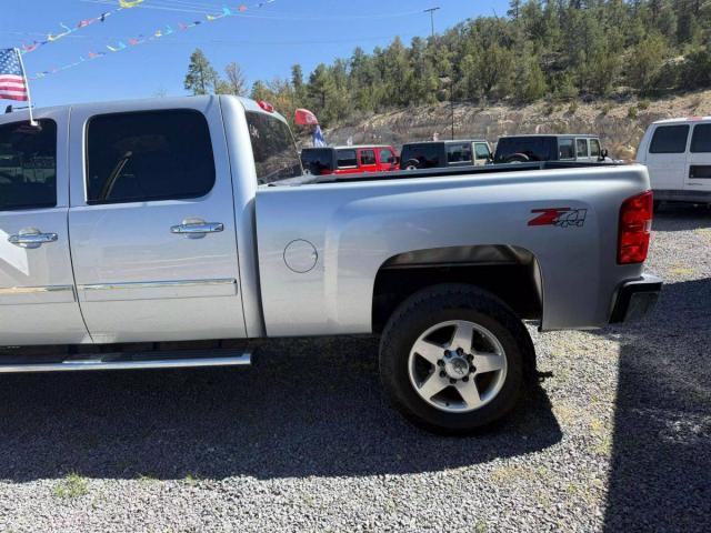 Chevrolet Silverado 2500 Hd Crew Cab Diesel image 9