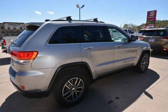 Jeep Grand Cherokee image 4