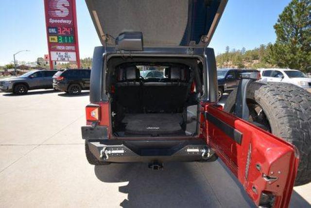 Jeep Wrangler Unlimited image 2