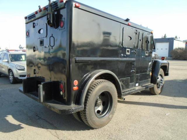 Ford F-650 Sd image 4