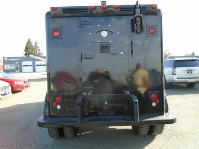 Ford F-650 Sd image 2