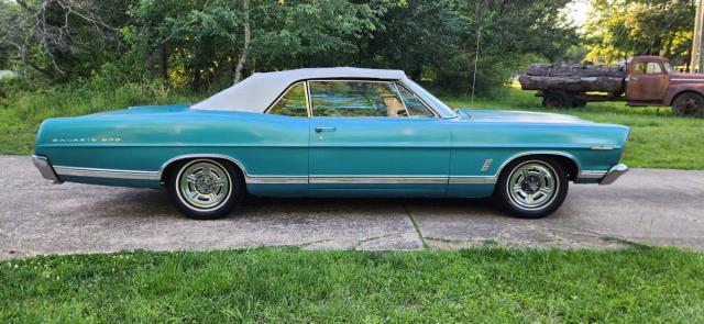 Ford Galaxie 500 Convertible image 3