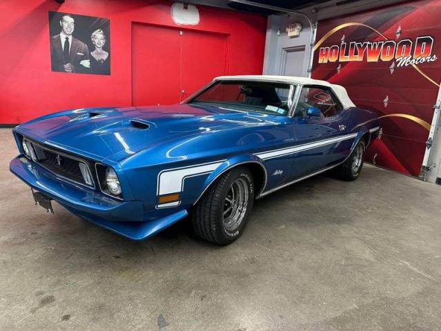 Ford Mustang Convertible image 9