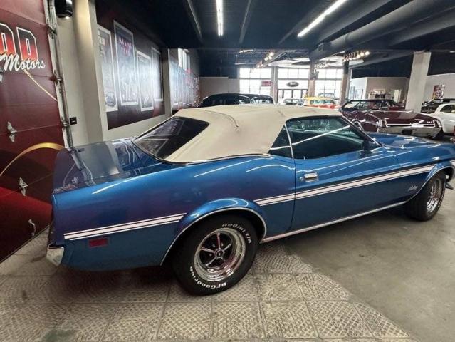 Ford Mustang Convertible image 2