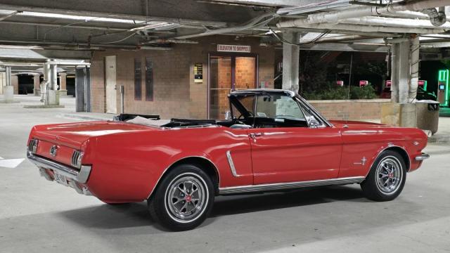 Ford Mustang image 9