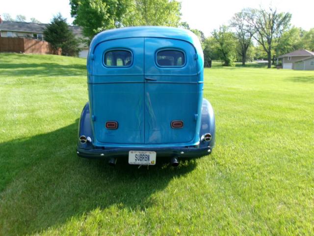 Chevrolet Suburban image 8