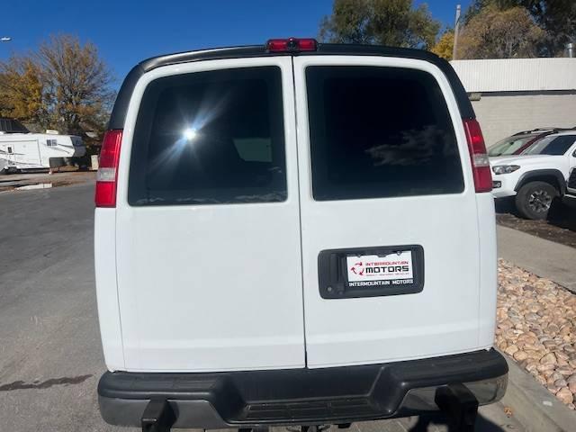 Chevrolet Express image 4