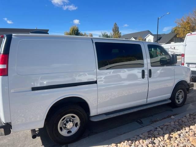 Chevrolet Express image 6
