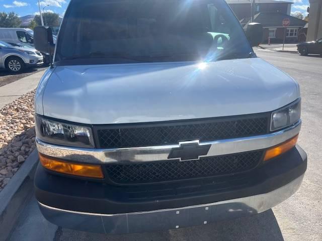 Chevrolet Express image 9
