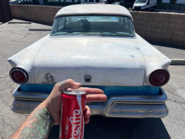 Ford Custom image 3