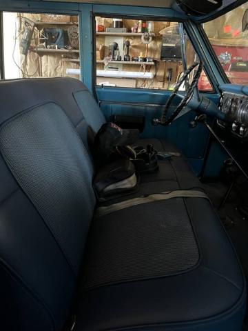 Chevrolet Suburban C10 image 4