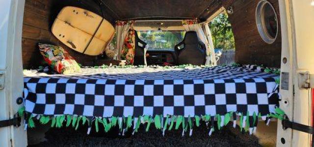 Ford E150 Cargo Van image 3