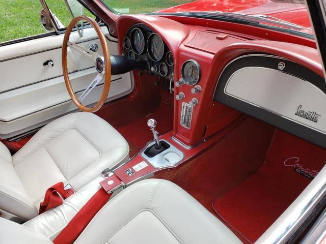 Chevrolet Corvette Convertible image 4