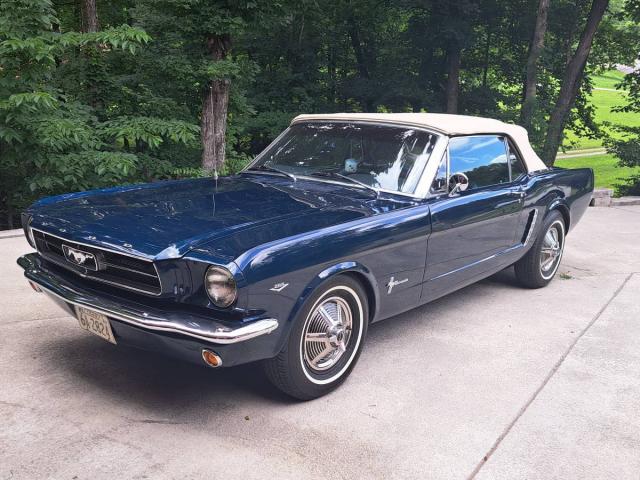 Ford Mustang Convertible image 1