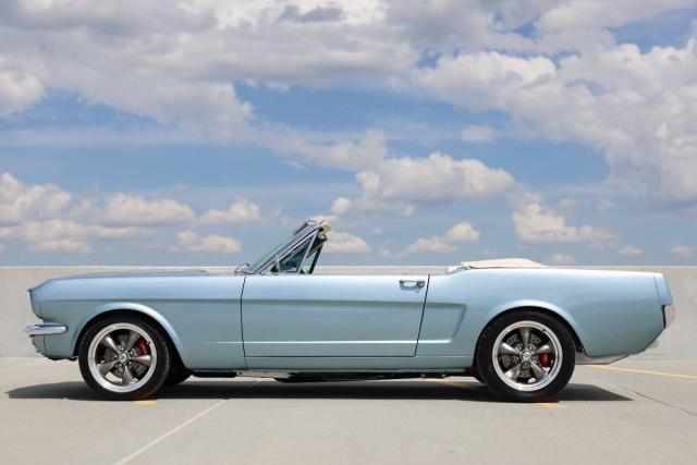 Ford Mustang Convertible image 8