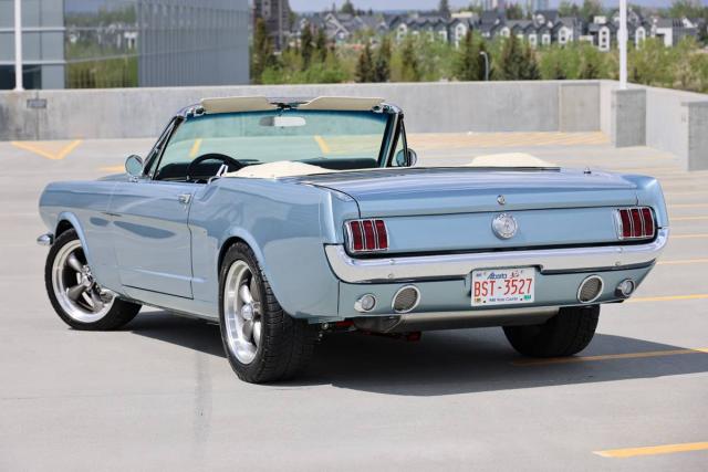 Ford Mustang Convertible image 5