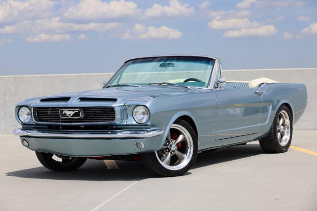 Ford Mustang Convertible image 9