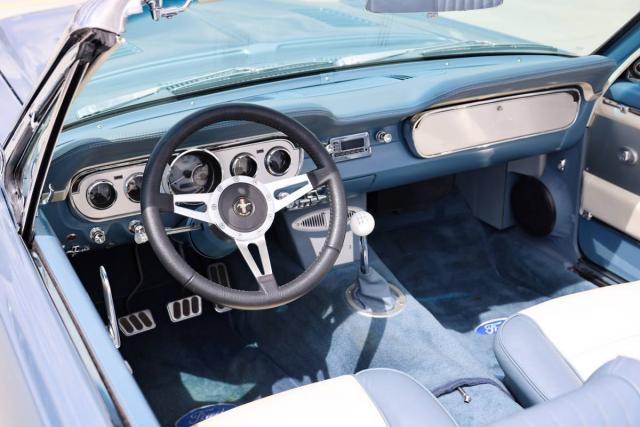 Ford Mustang Convertible image 7