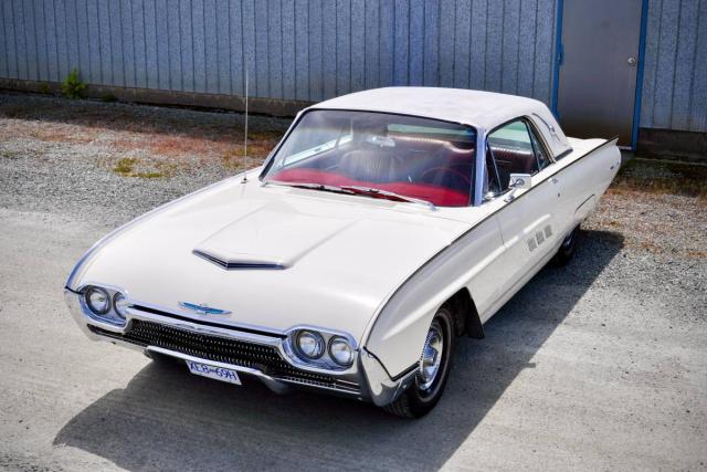Ford Thunderbird image 9