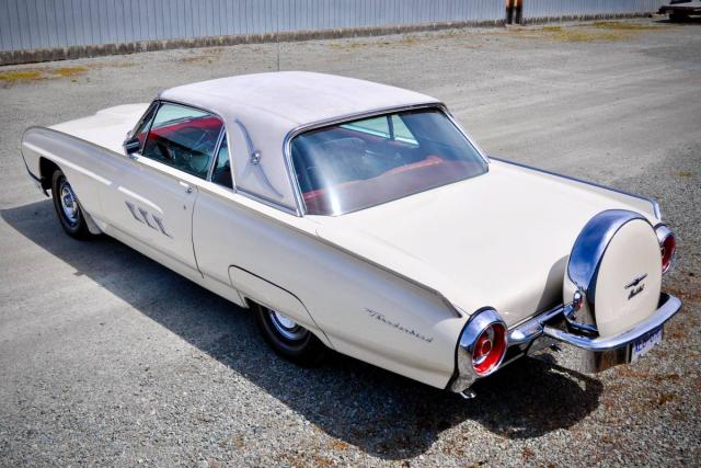 Ford Thunderbird image 6