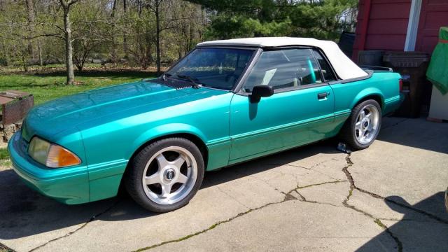 Ford Mustang Convertible image 3