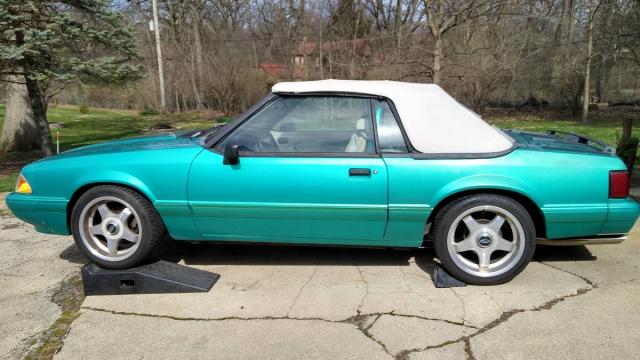 Ford Mustang Convertible image 2