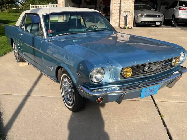 Ford Mustang image 9