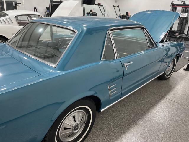 Ford Mustang image 3