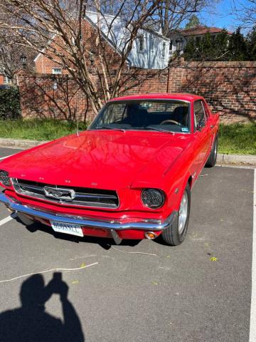 Ford Mustang Coupe image 3