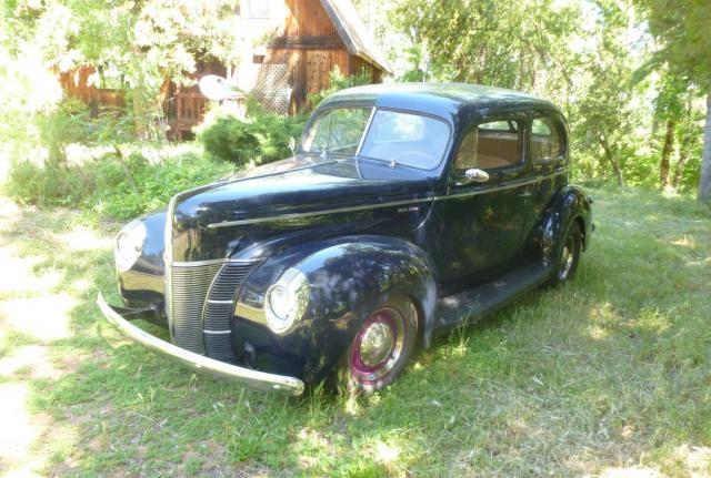 Ford Deluxe image 6