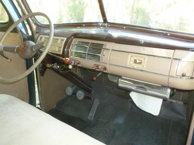 Ford Deluxe image 5