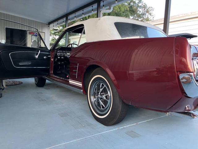 Ford Mustang Convertible image 3
