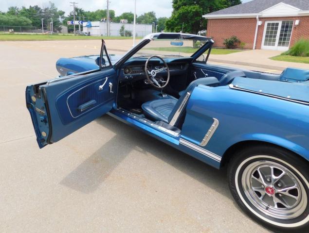 Ford Mustang image 7