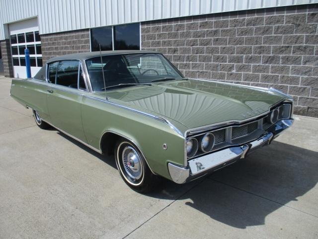 Dodge Polara Hardtop Coupe image 8