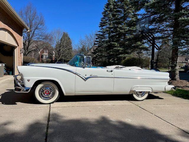 Ford Fairlane image 7