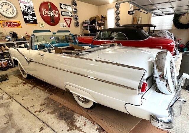 Ford Fairlane image 6