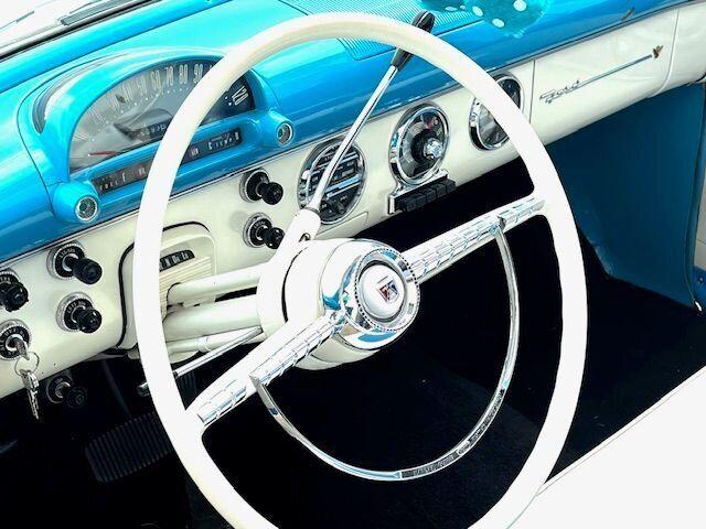 Ford Fairlane image 3
